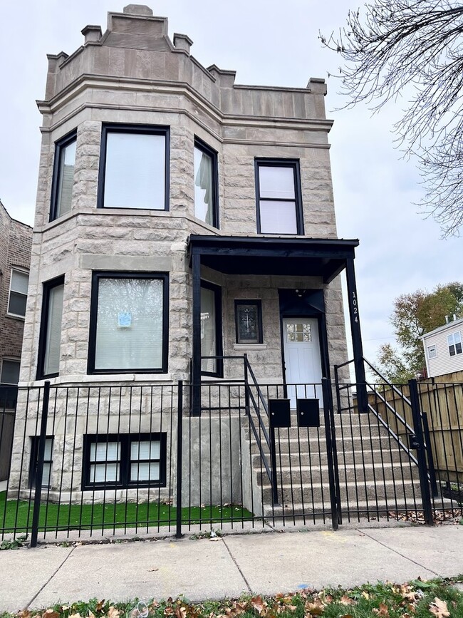 Primary Photo - 1024 N Monticello Ave