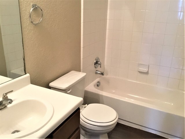 Building Photo - 6923 Opal Clfs