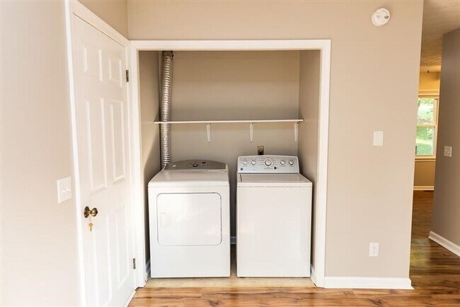 Building Photo - Rare Find... Detached Single Family Home in Purcell Park!