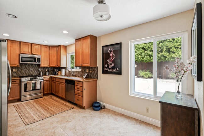 Building Photo - 49035 Tango Ct