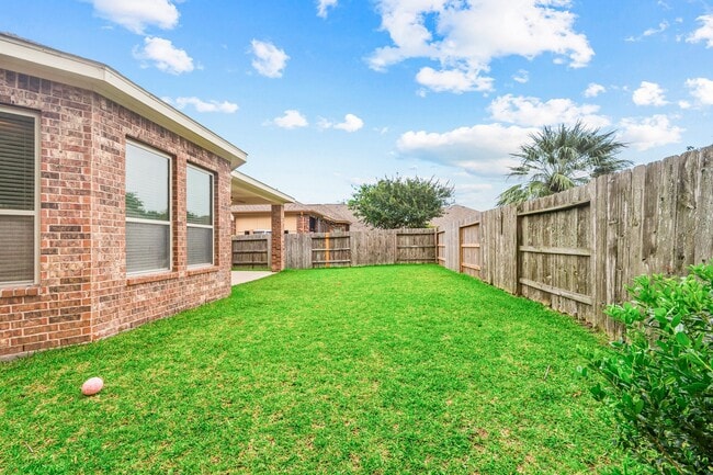 Building Photo - 18315 E Willow Oak Bend Dr