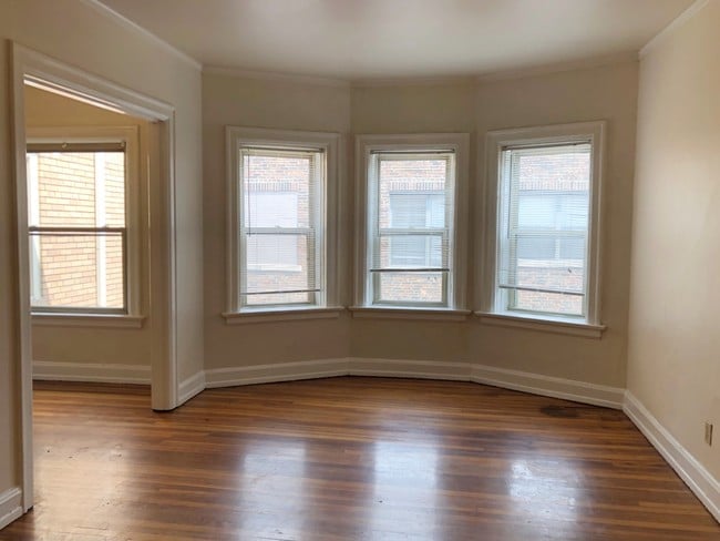 Building Photo - 1 & 2 Bedroom Apartments in Downtown Indianapolis - Meridian Plaza Awaits You!