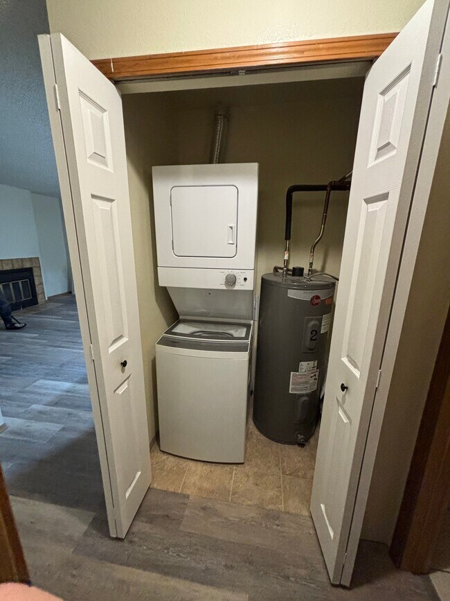 Building Photo - 1206 Firefly Cir