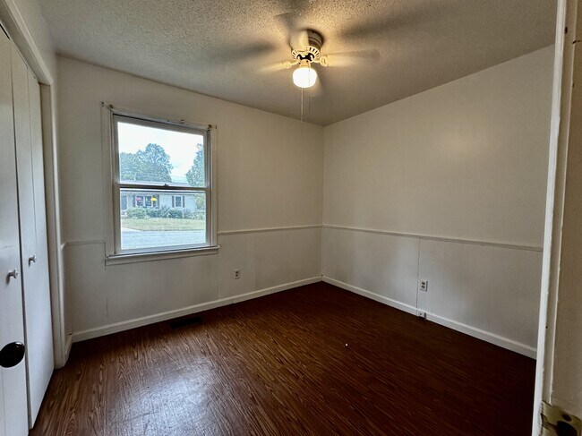 Building Photo - 105 Bucy Cir