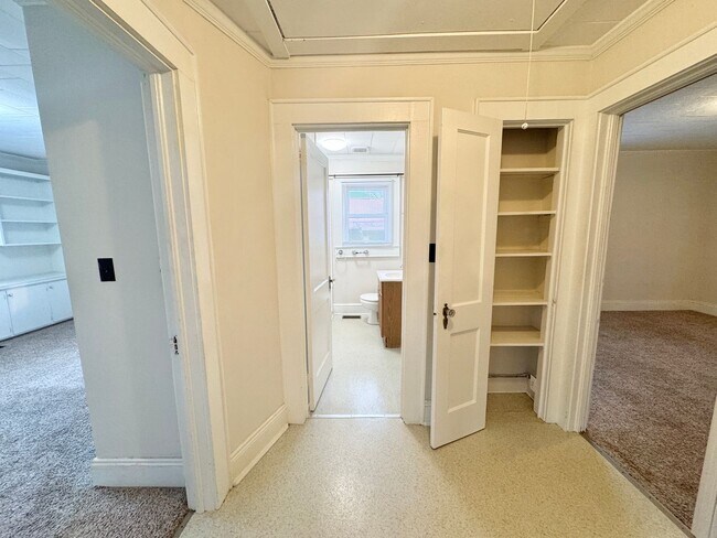 Building Photo - Statesville West - 2BR/1BA