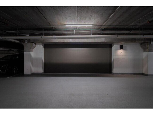 Building Photo - 7 West Dr