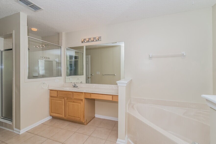 Building Photo - 341 W Tropical Trce