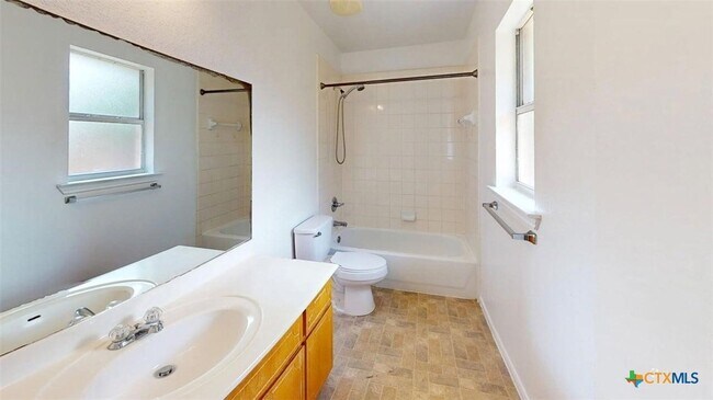 Building Photo - 208 Elbert Ln