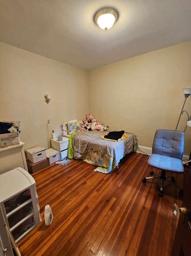 Building Photo - No Brokers Fee, Heat, Hot Water Included, Steps from BU Main Campus
