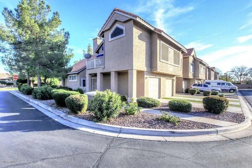 Primary Photo - 1633 E Lakeside Dr