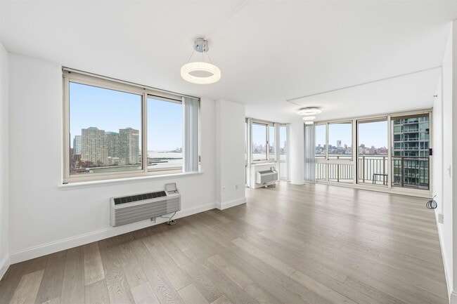 Building Photo - 20 2nd St