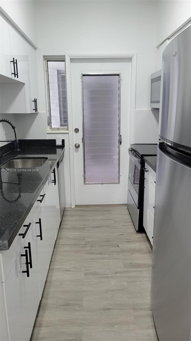 Building Photo - 2101 Normandy Dr