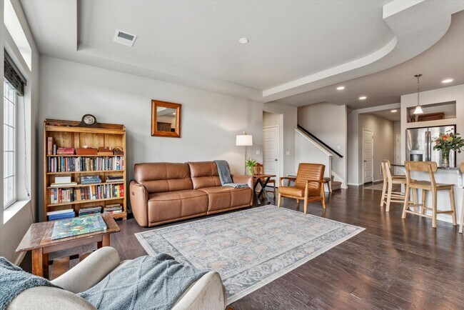 Building Photo - Beautiful 3 bedroom, 3 bath home backs to ...
