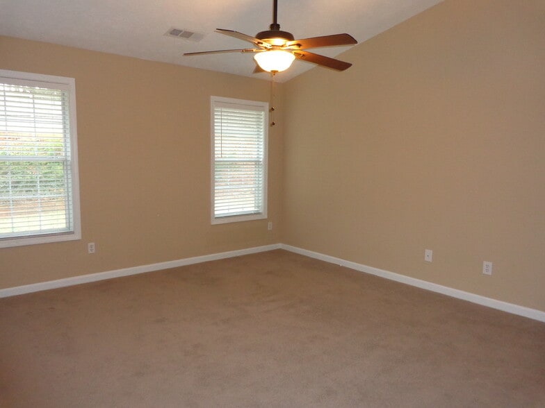 Building Photo - 3730 Sugarbrook Dr