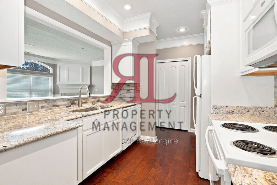 Building Photo - 5038 Calais Dr