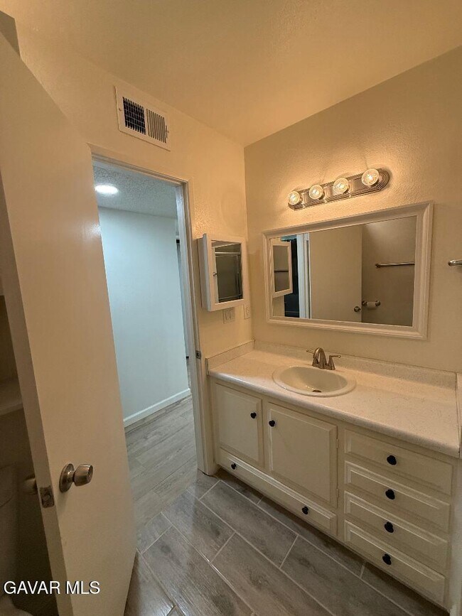 Building Photo - 45303 Lorimer Ave