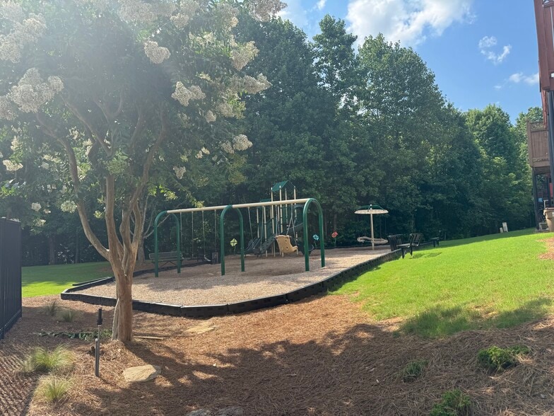 Building Photo - 1044 Annazanes Ct