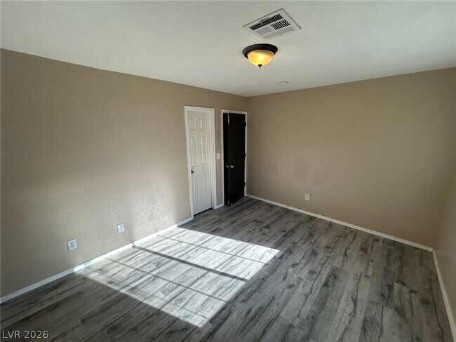 Building Photo - 2116 Willowbury Dr