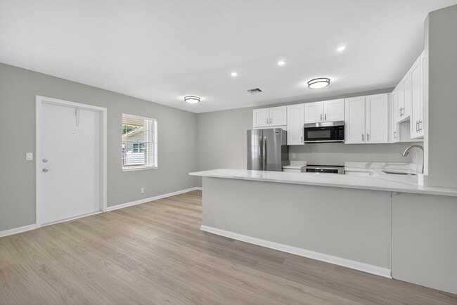 Building Photo - 42 Easthampton B