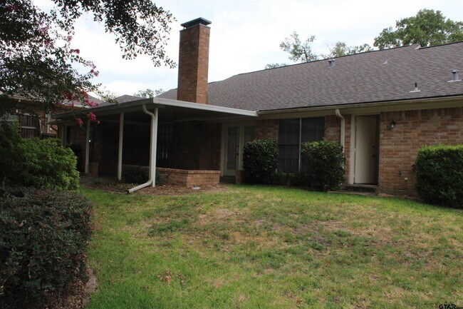 Building Photo - 713 Meadow Creek Dr