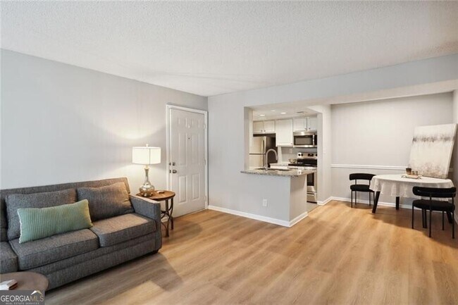 Building Photo - 1018 Chastain Park Ct NE