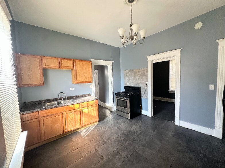 Building Photo - 10921 S Wabash Ave