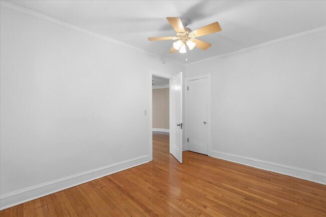 Building Photo - 811 Dobson St