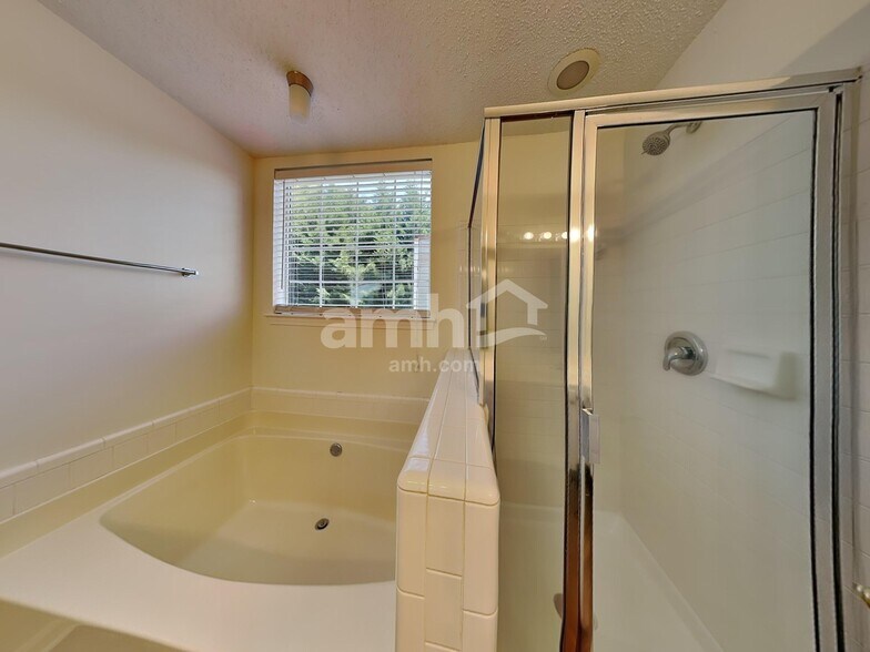 Building Photo - 14701 Pomerol Ln
