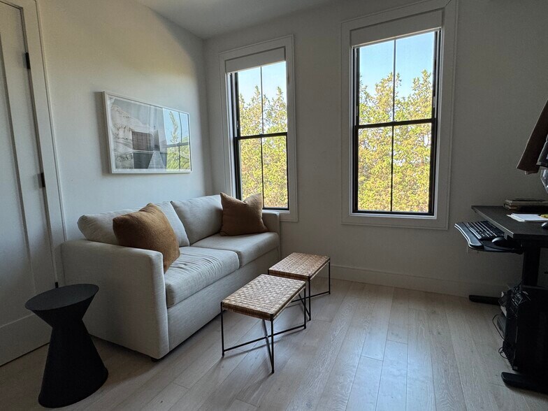 Guest Bedroom - 347 Maverick St