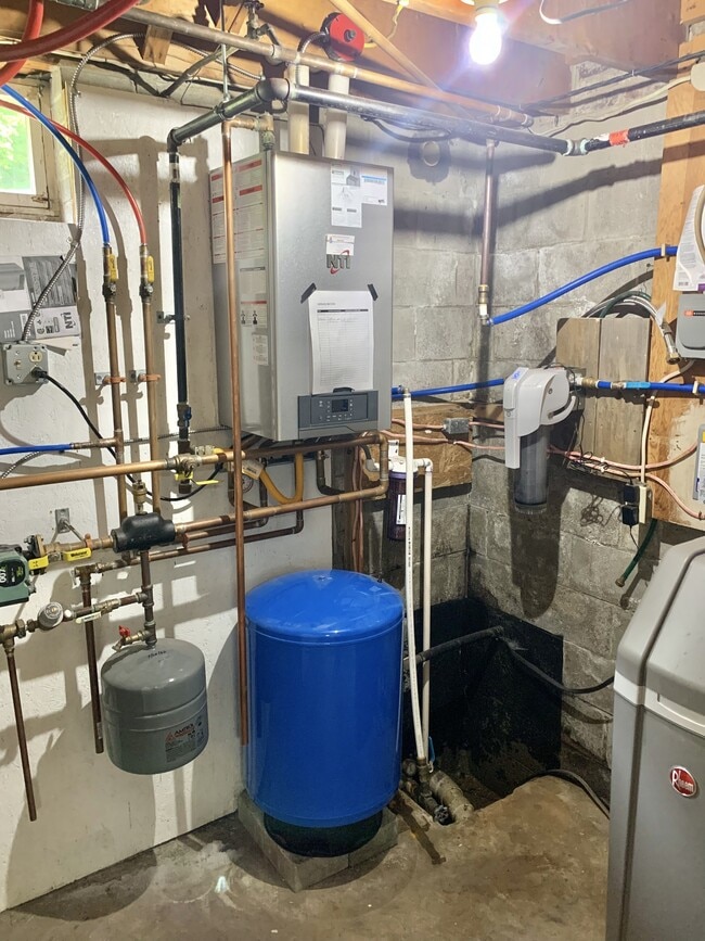 Building Photo - 129 Back Winterport Rd