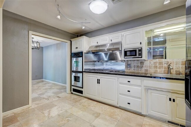 Building Photo - 6325 Glenbrook Ct