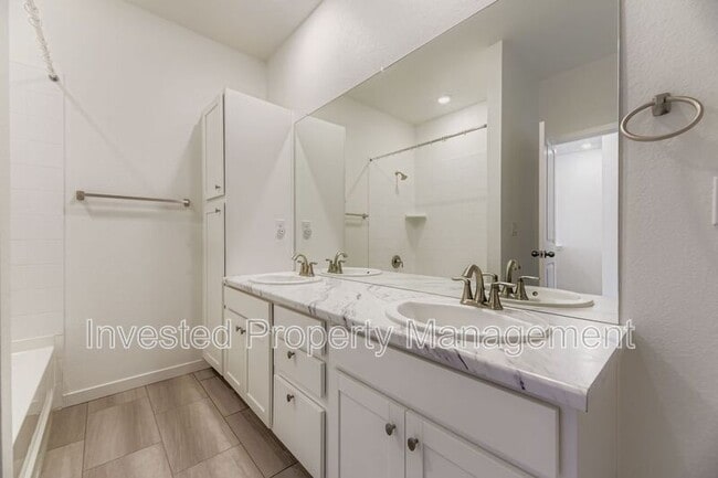 Building Photo - 7488 W Pacific Ln