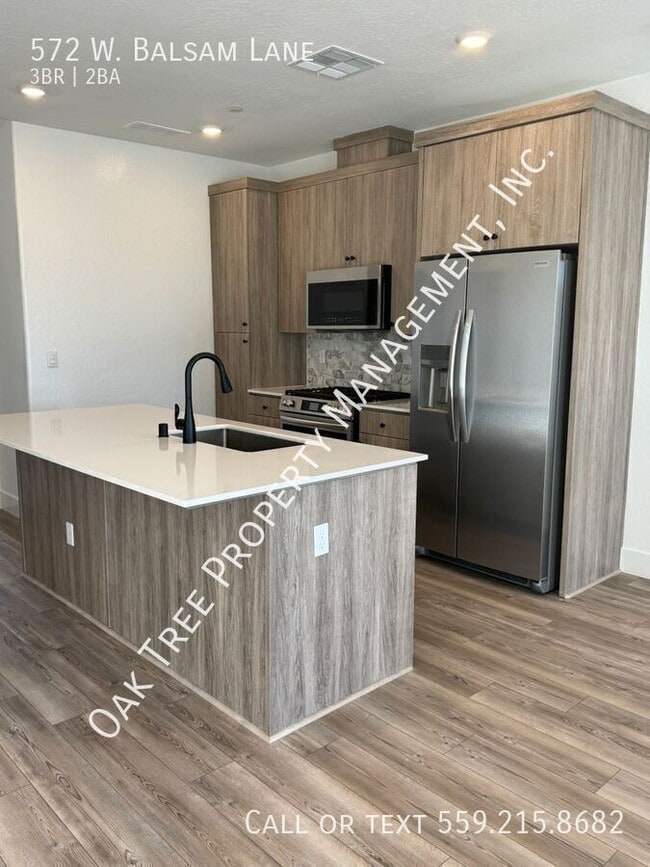 Building Photo - 572 W Balsam Ln