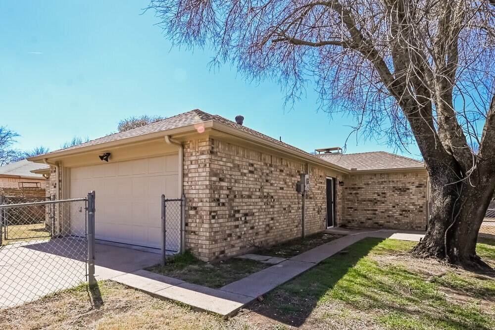 Building Photo - 1330 Heather Run Dr