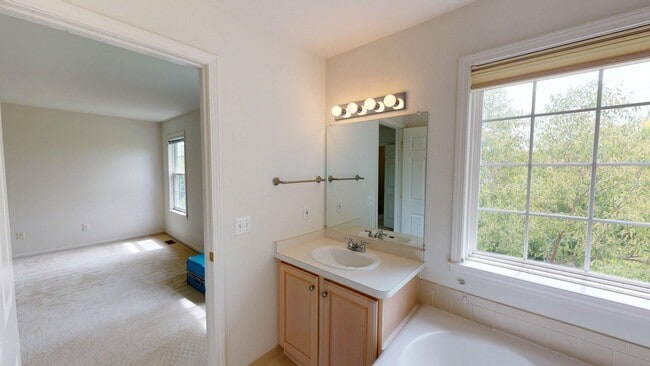 Building Photo - 2974 Barclay Way