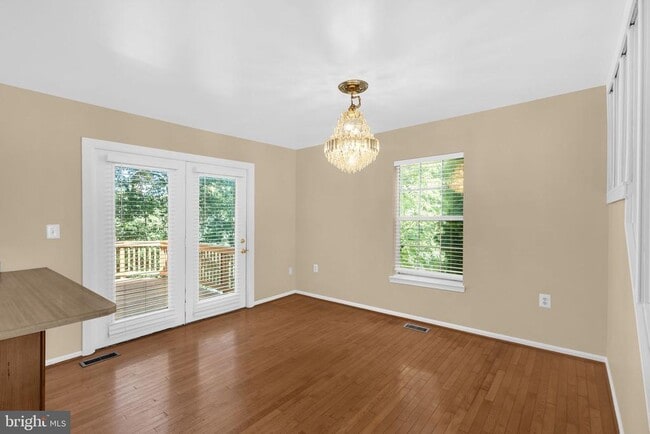 Building Photo - 5743 Burke Towne Ct