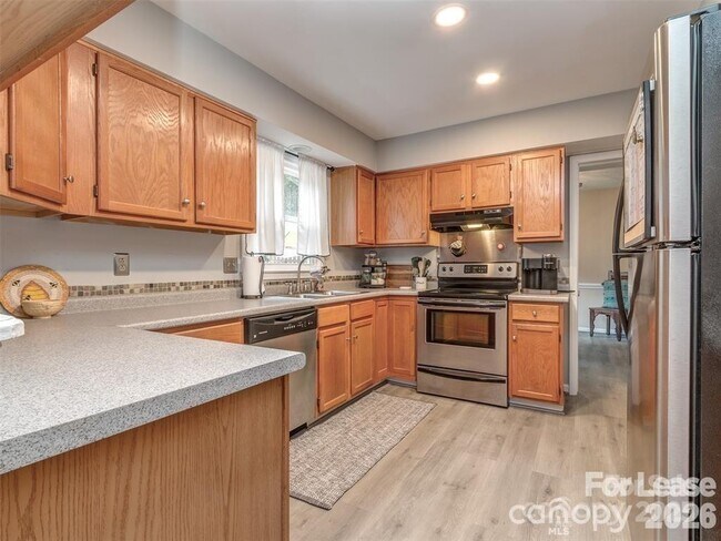 Building Photo - 8715 Parkchester Dr