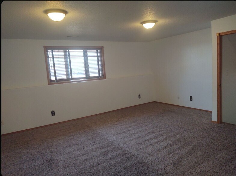 Building Photo - 3029 Stonewall Dr