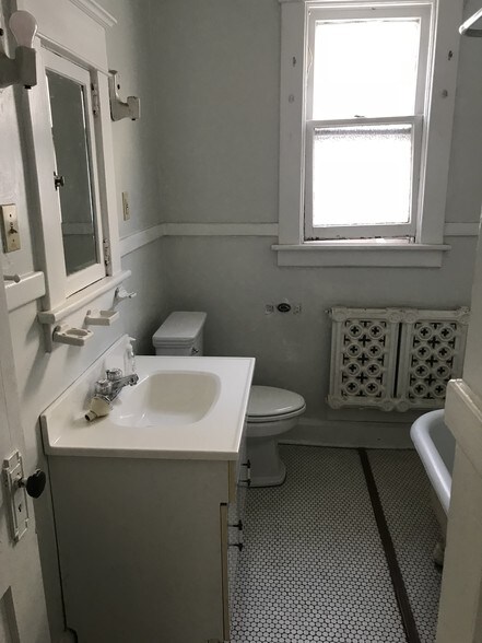 Building Photo - 639 Morris St