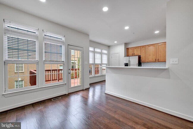 Building Photo - 14203 Plum Run Way