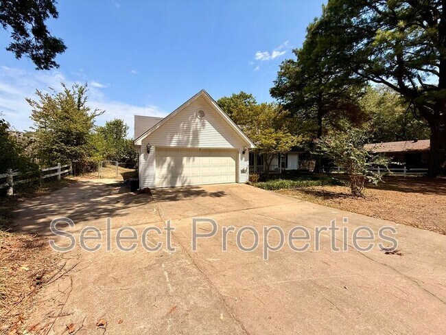 Building Photo - 3108 Maplewood Terrace