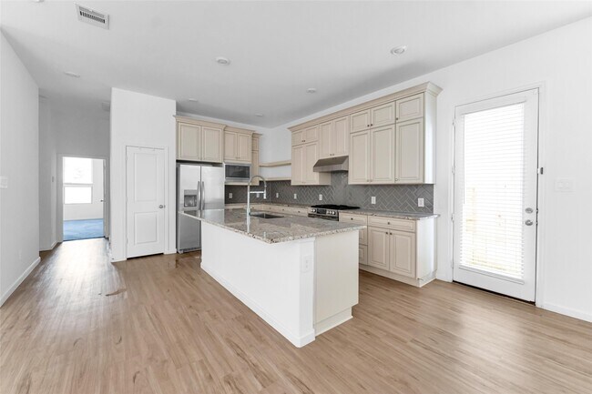 Building Photo - 1426 Northwood Blf Ln