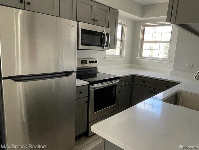 Building Photo - 6635 Bellows Ct