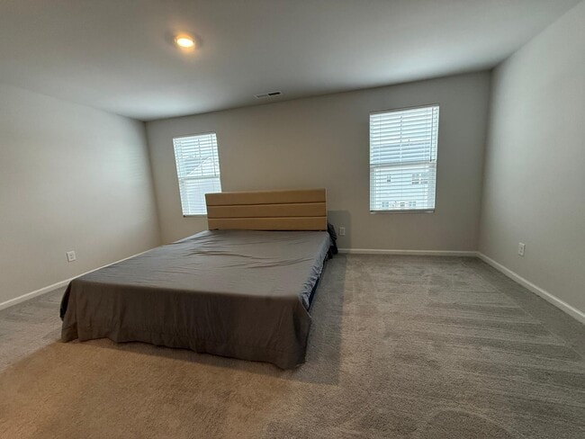 Building Photo - 409 Deercroft Dr