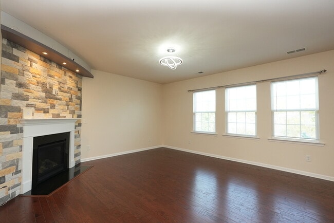 Building Photo - Modern Comfort Meets Space – 4BR/3.5BA Hom...