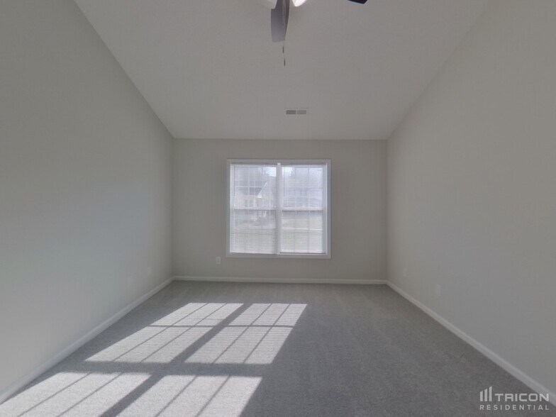 Building Photo - 3600 Amos Dr