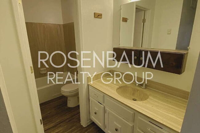 Building Photo - 2625 N Alvernon Way