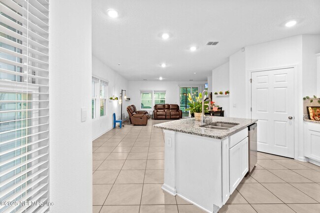 Building Photo - 27 Coastline Wy