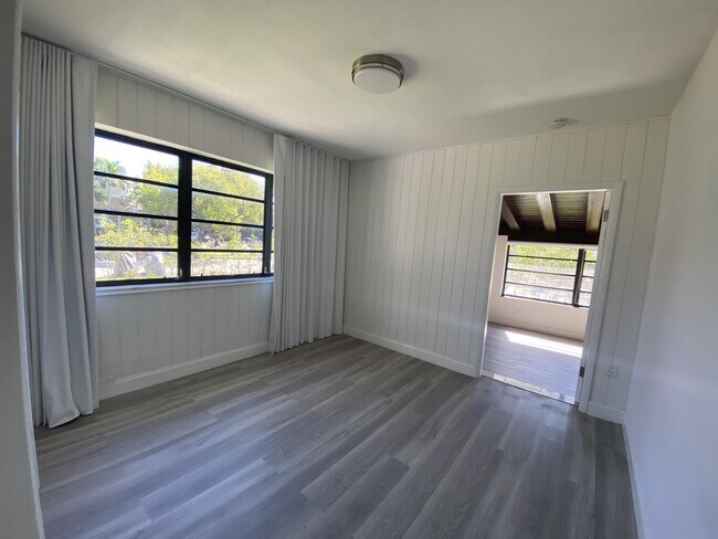 Building Photo - 1101 Bay Dr