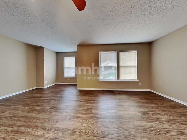 Building Photo - 5601 Skipping Stone Dr